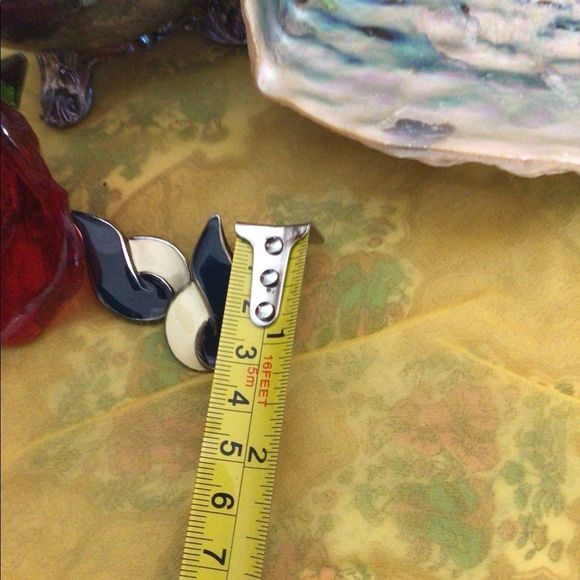 Vintage Navy & Cream Enamel Earrings Pierced Stud 1980’s - Picture 5 of 11